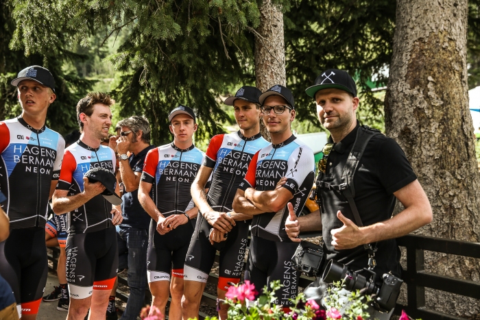 Hagens Berman-Axeon team photographer Davey Wilson with two thumbs up for the event.