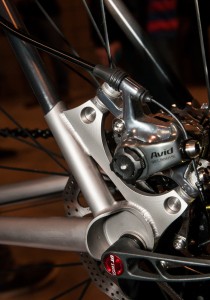 The titanium rear dropout of the RAD is finely crafted, and connects the carbon seat and chainstays.