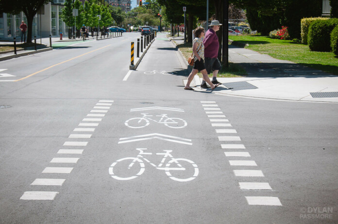 Report: Bike Turnout Lanes on Curves Help