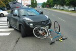 2048px-Bicycle-car_accident